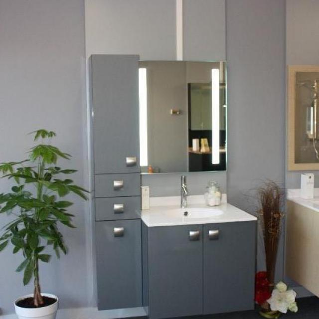 Salle de bain ROCCHETTI modèle ANTARES en stratifié graphite métallisé brillant.