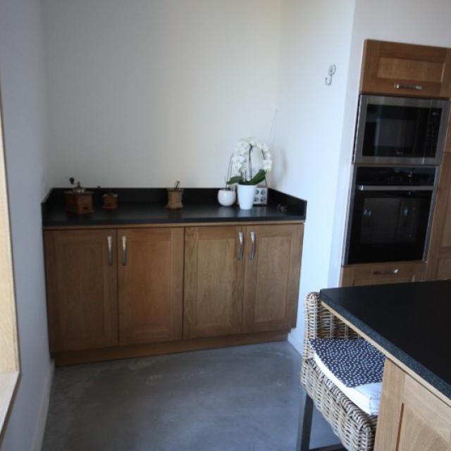 Cuisine ROCCHETTI modèle OSLO sans chanfrien teinte chêne fumé.